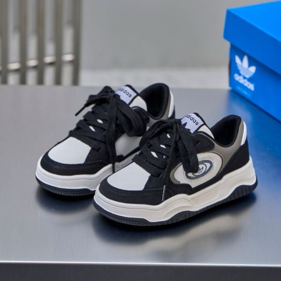 Adidas 2000 sneakers