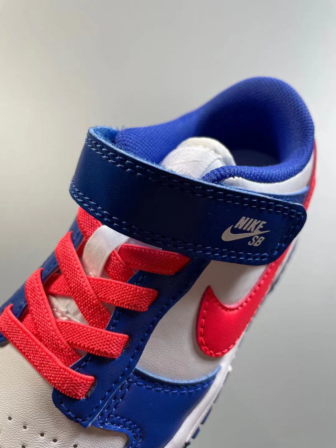 Nike SB single buckle sneakers" white, blue"
