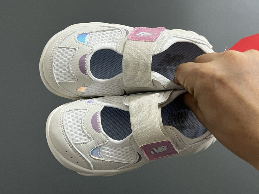 NB new 920 Mary Jane mesh stitching Velcro children's sandals" off white"