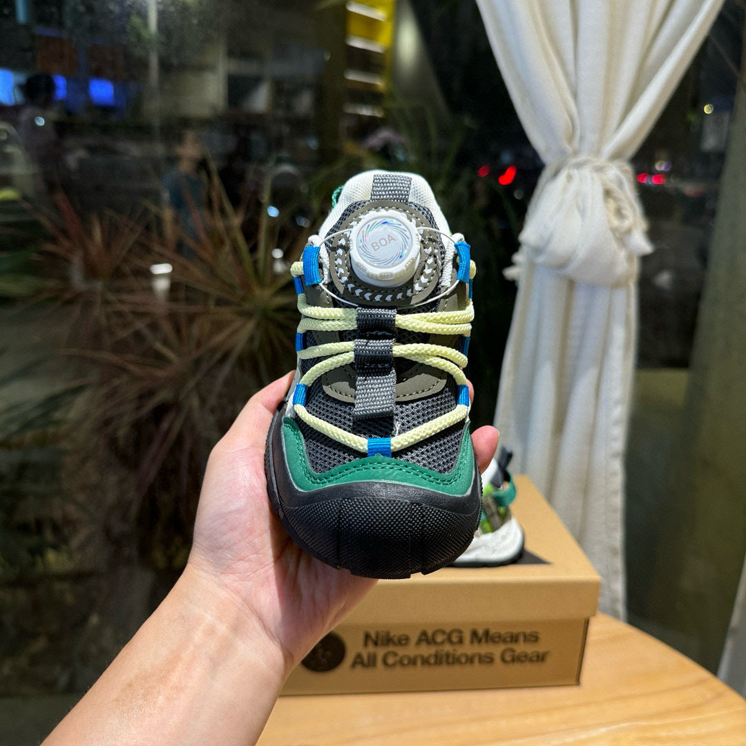 Nike ACG outdoor hiking shoes