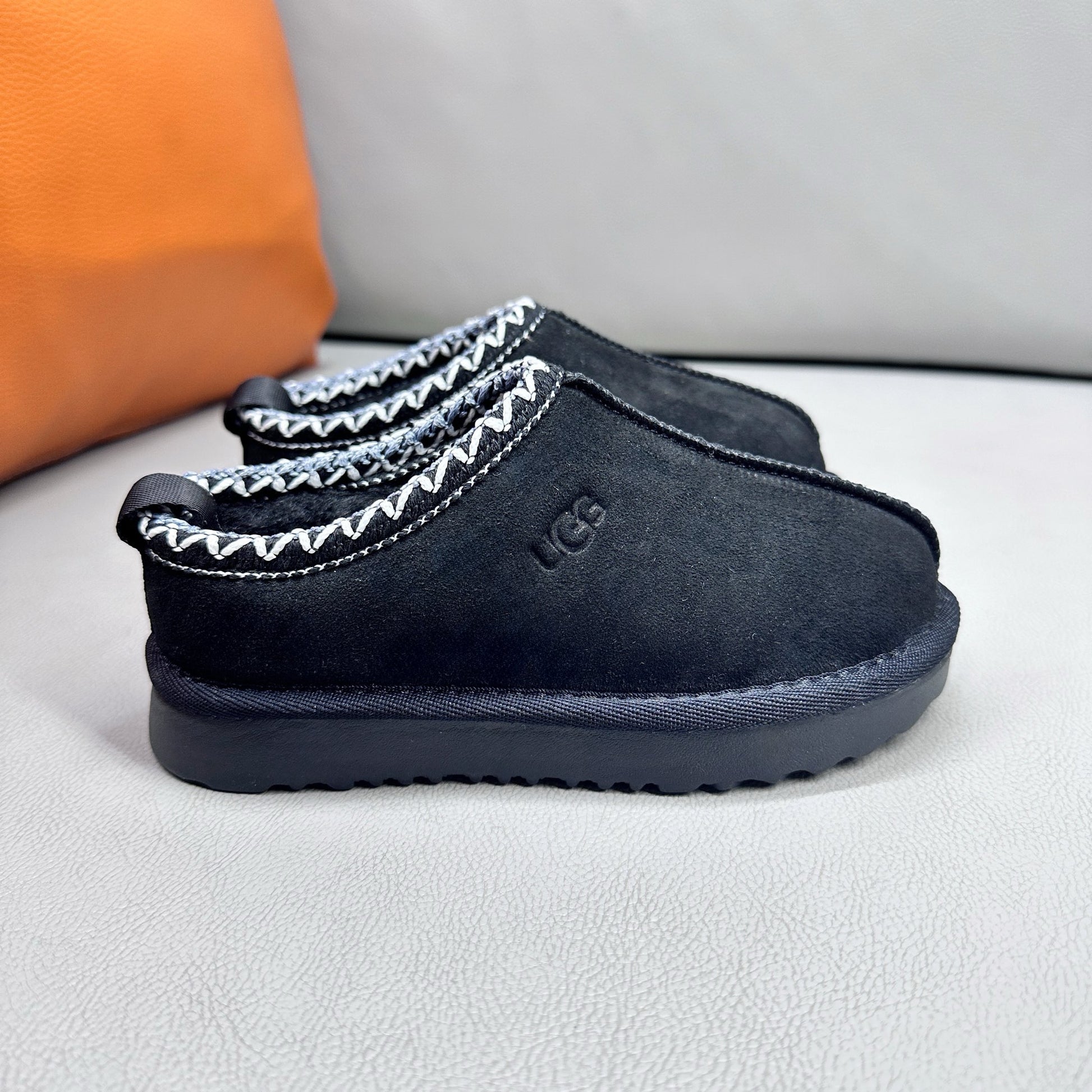 U-GG correct version" black"