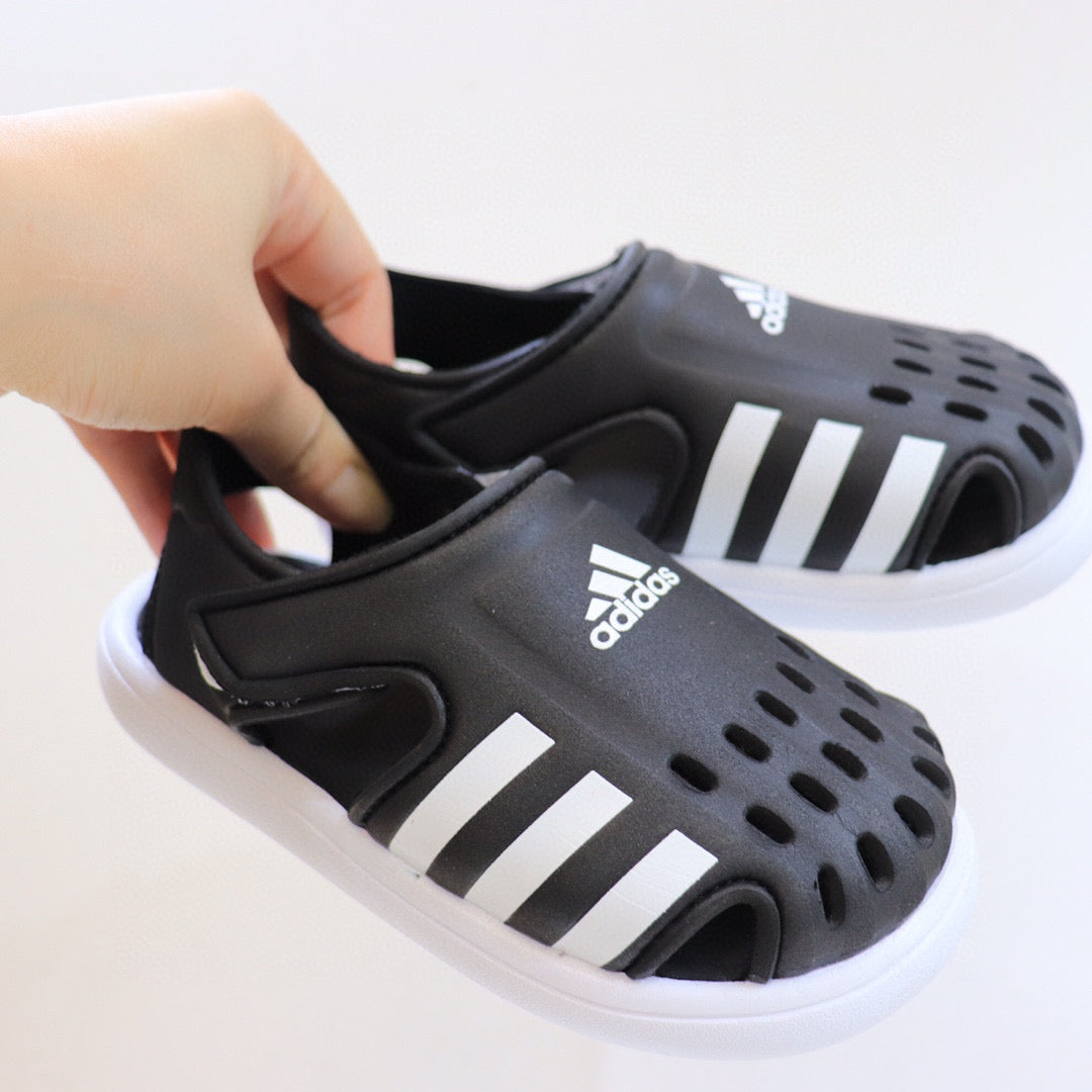 Adidas Seahorse III hole shoes" black"