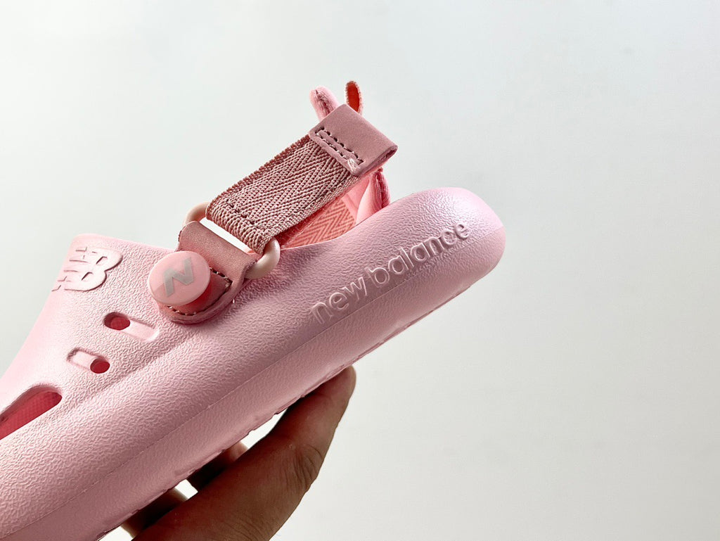 NB hole two-way sandals" pink"