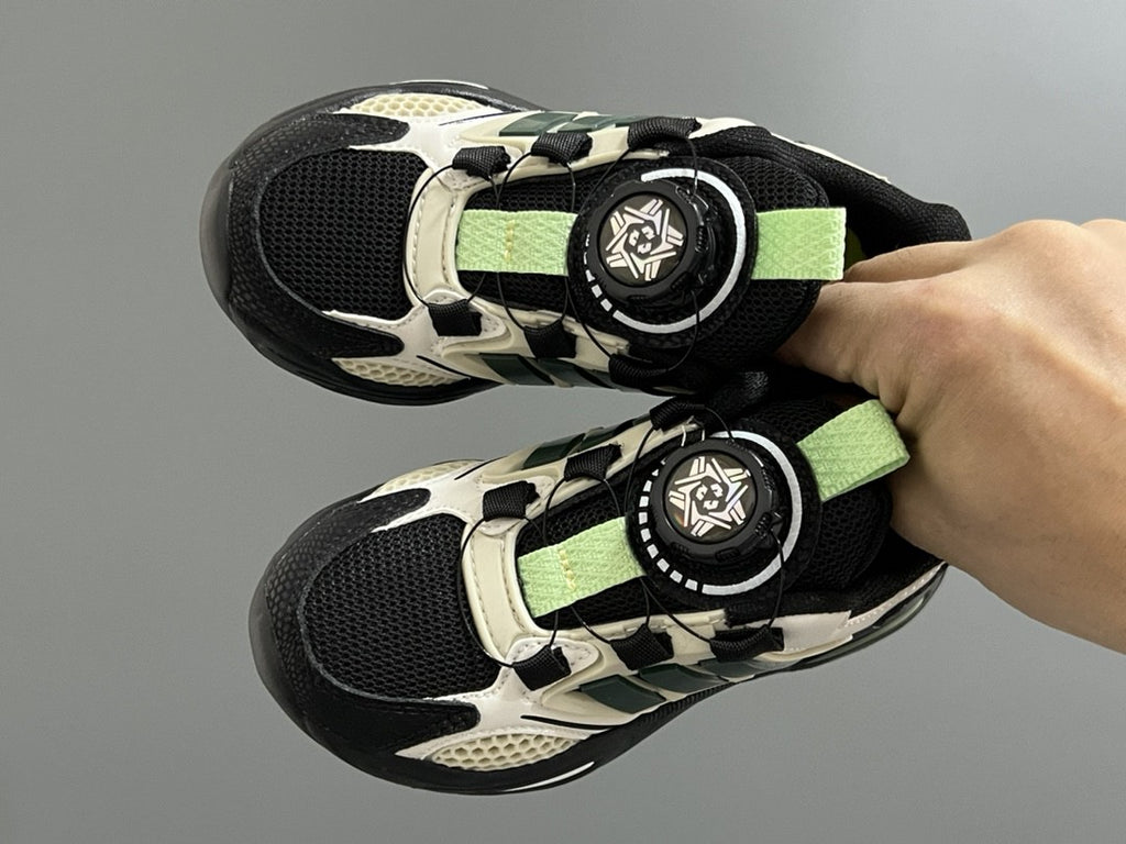 Trefoil rotating button children's shoes