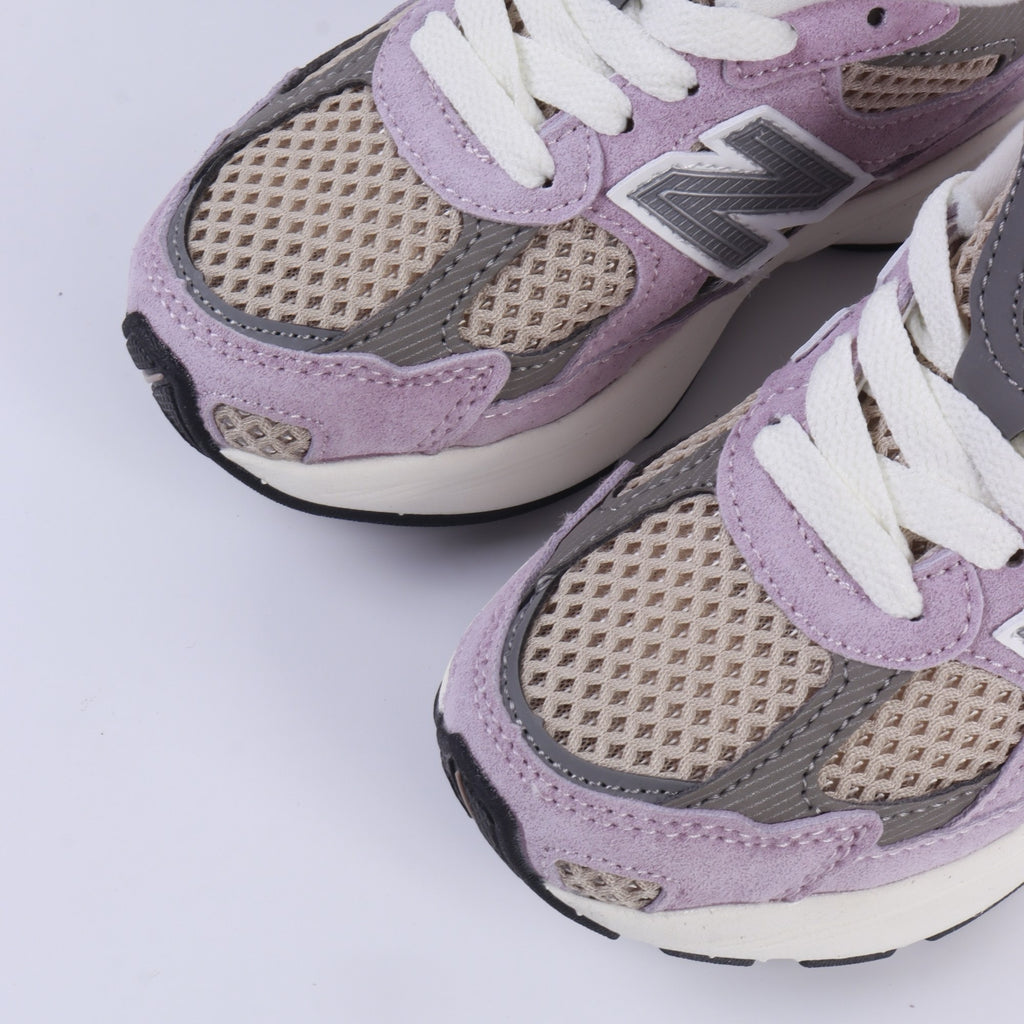 N 2010 children's shoes "A light, pastel lavender black"