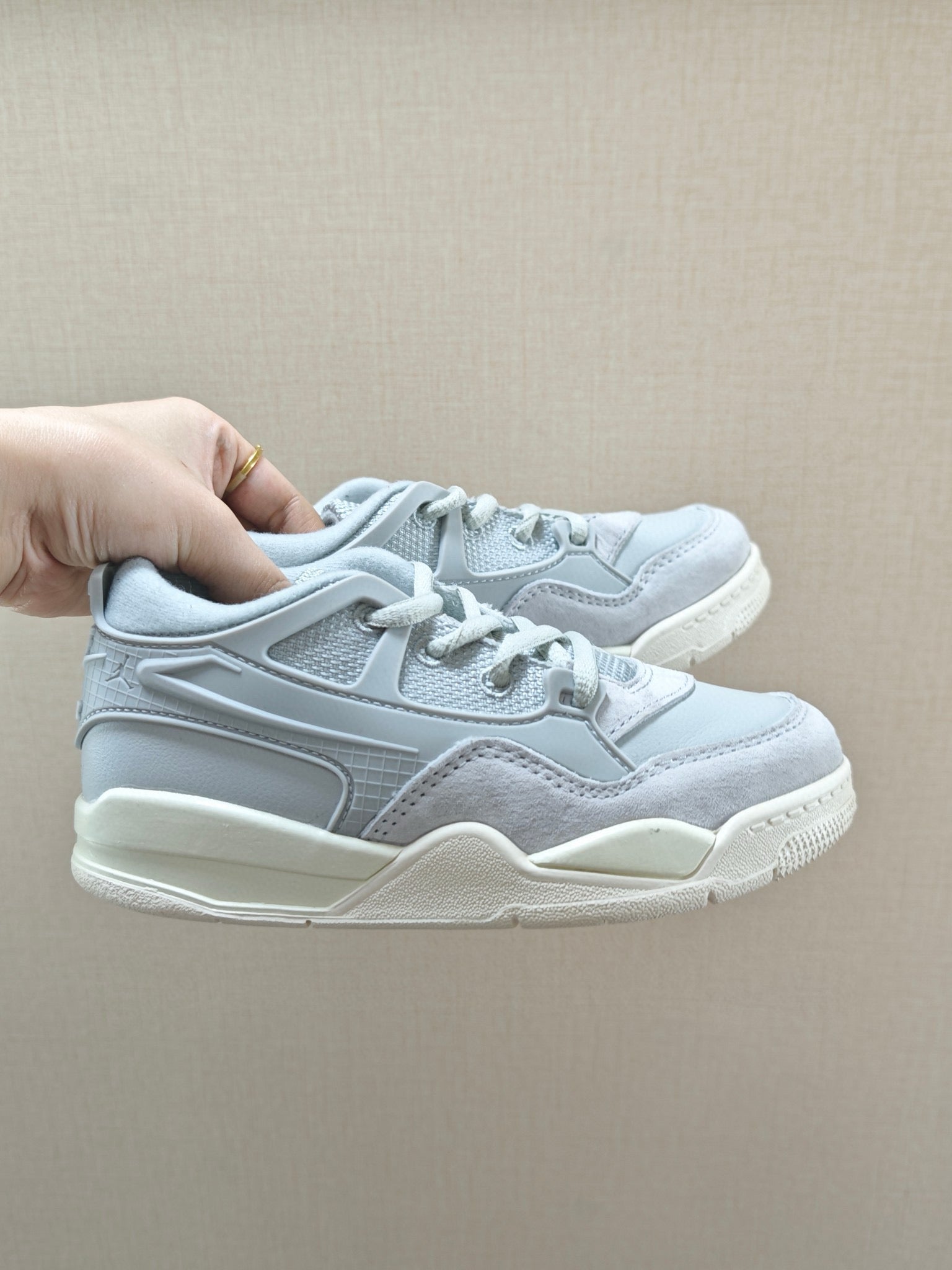 Jordan 4 Retro Sneakers " light grey"