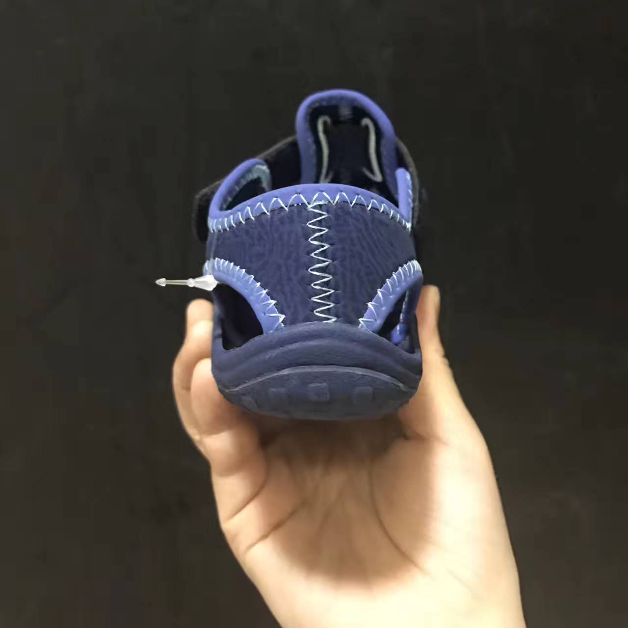 Nike children's closed toe sandals " Navy"