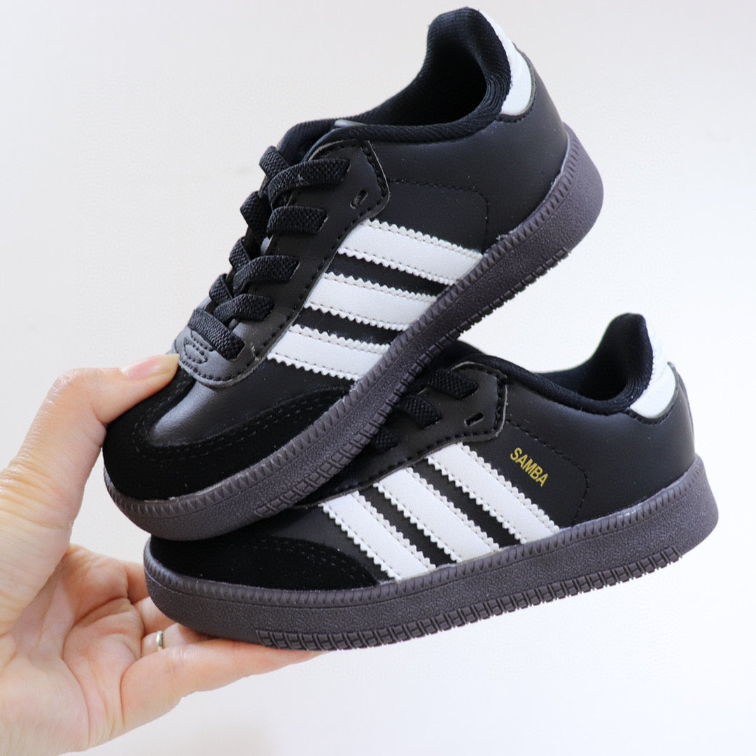 Adidas children's training shoes" black"
