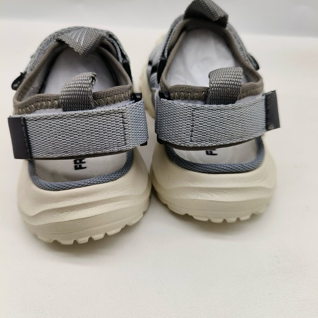 closed toe sandals" Gray"