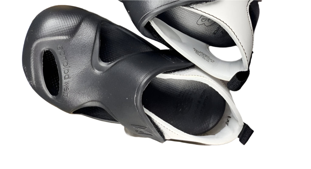 NB airplane hole shoes" BLACK"