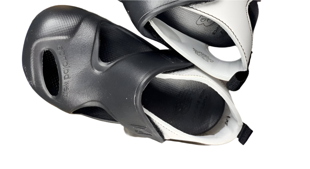 NB airplane hole shoes" BLACK"