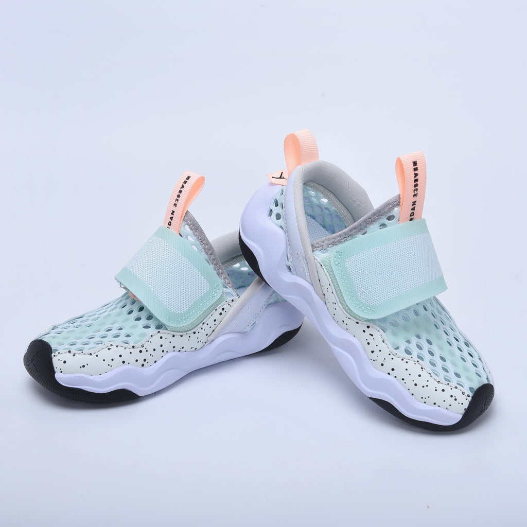 Jordan Little Shark Mesh Shoes for Kids " white , & mint green"