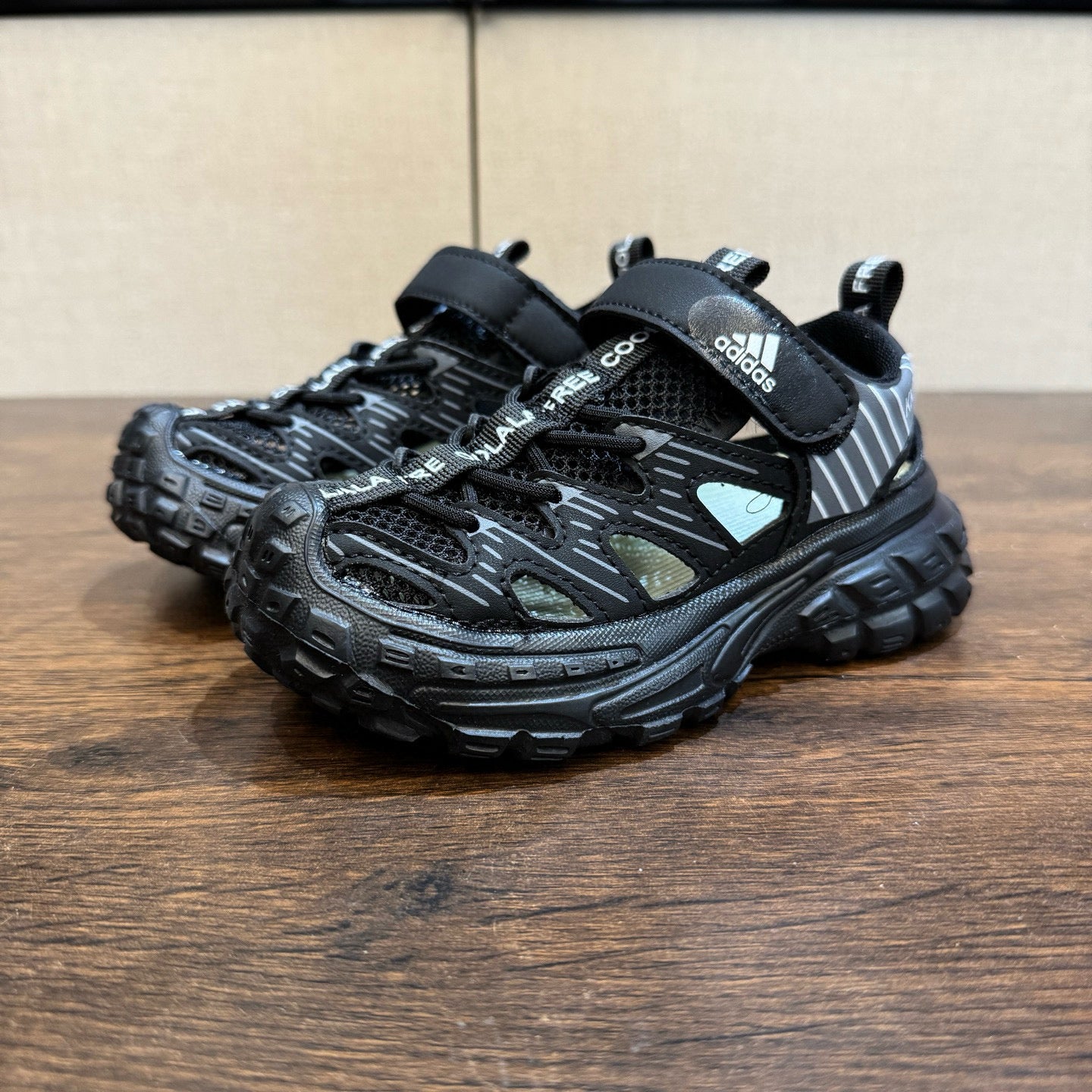 Adidas tire bottom beach shoes"black"