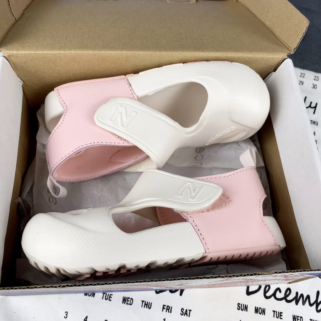 NB airplane hole shoes" off white, pink"