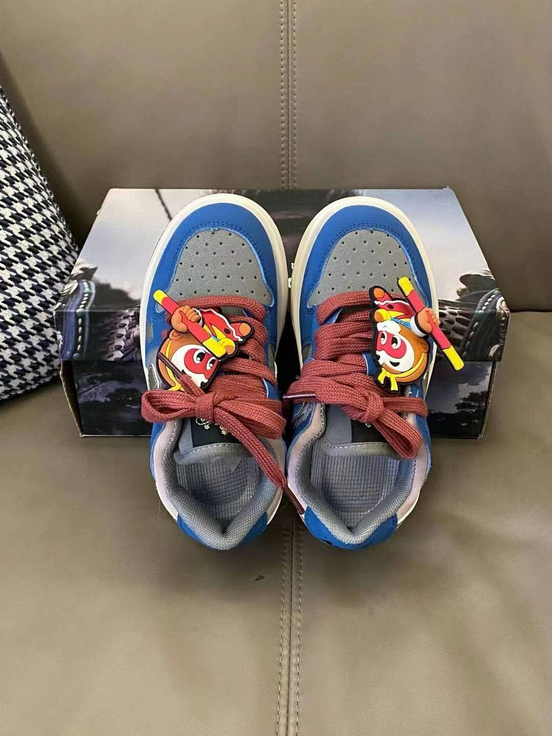 S-shaped low-top co-branded cartoon Velcro" blue"
