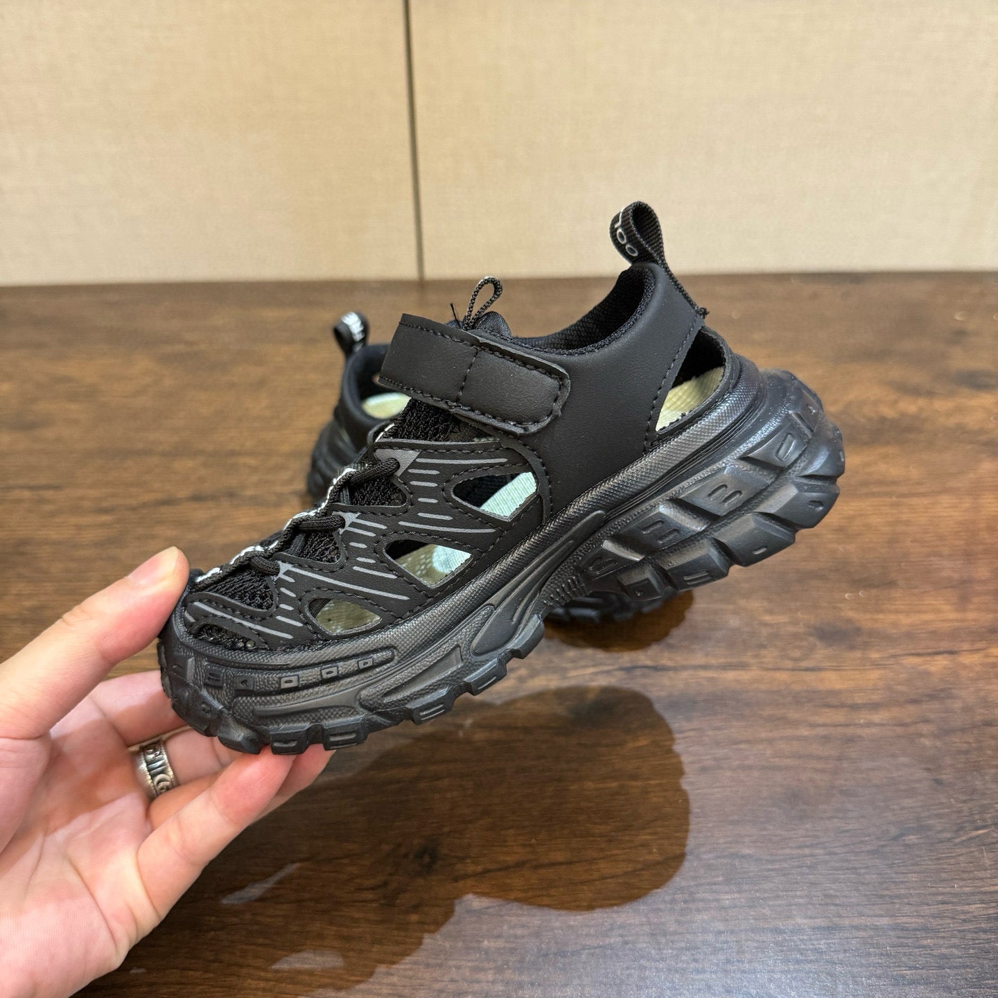 Adidas tire bottom beach shoes"black"
