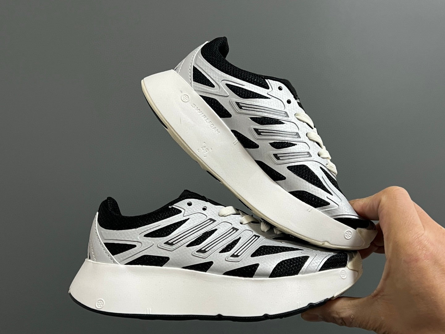 A's new children's shoelace buckle swing sports shoes" white, black"