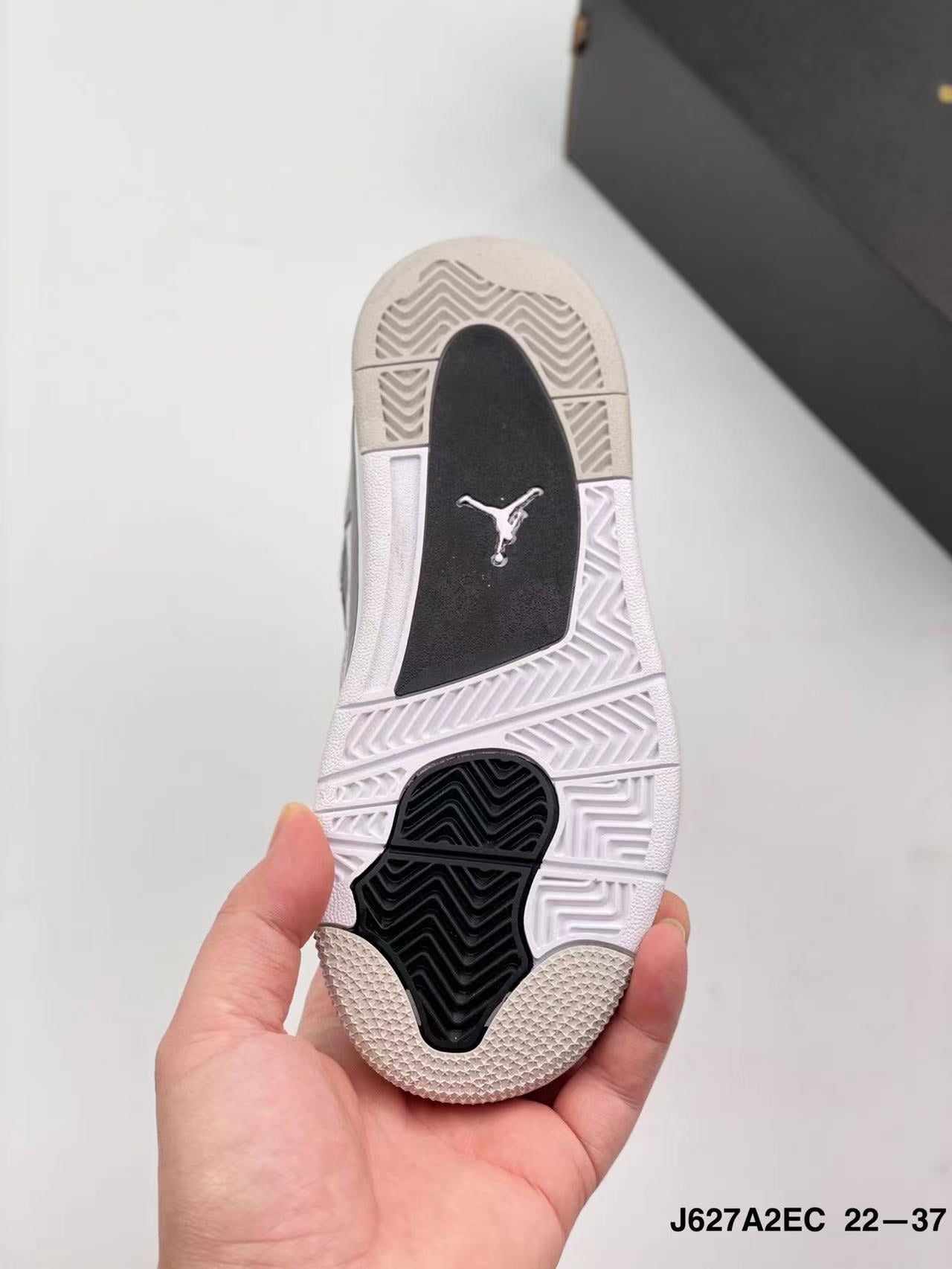 Joe 4 head level" white, light gray"