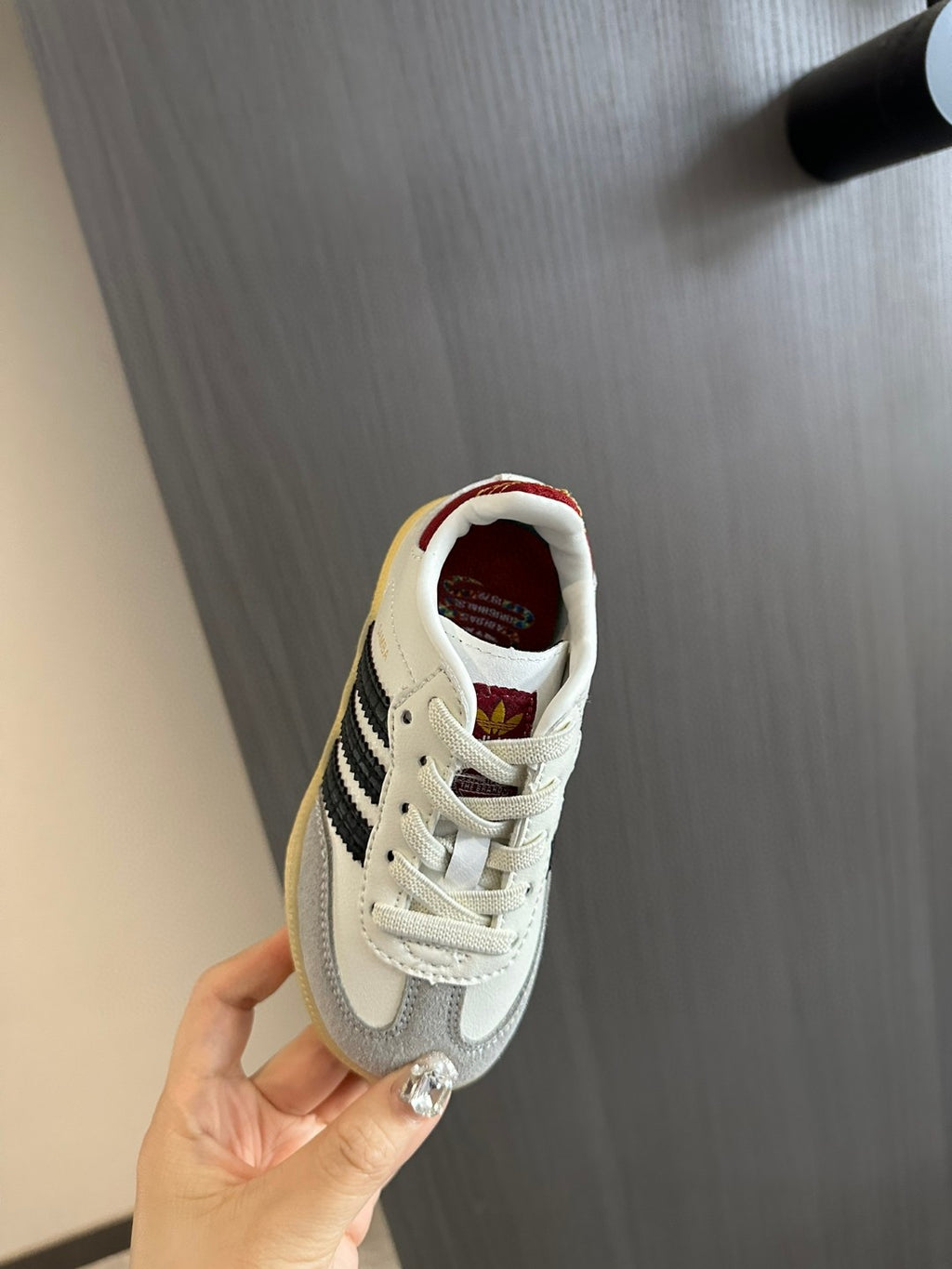 A's new children's shoelace buckle swing sports shoes
