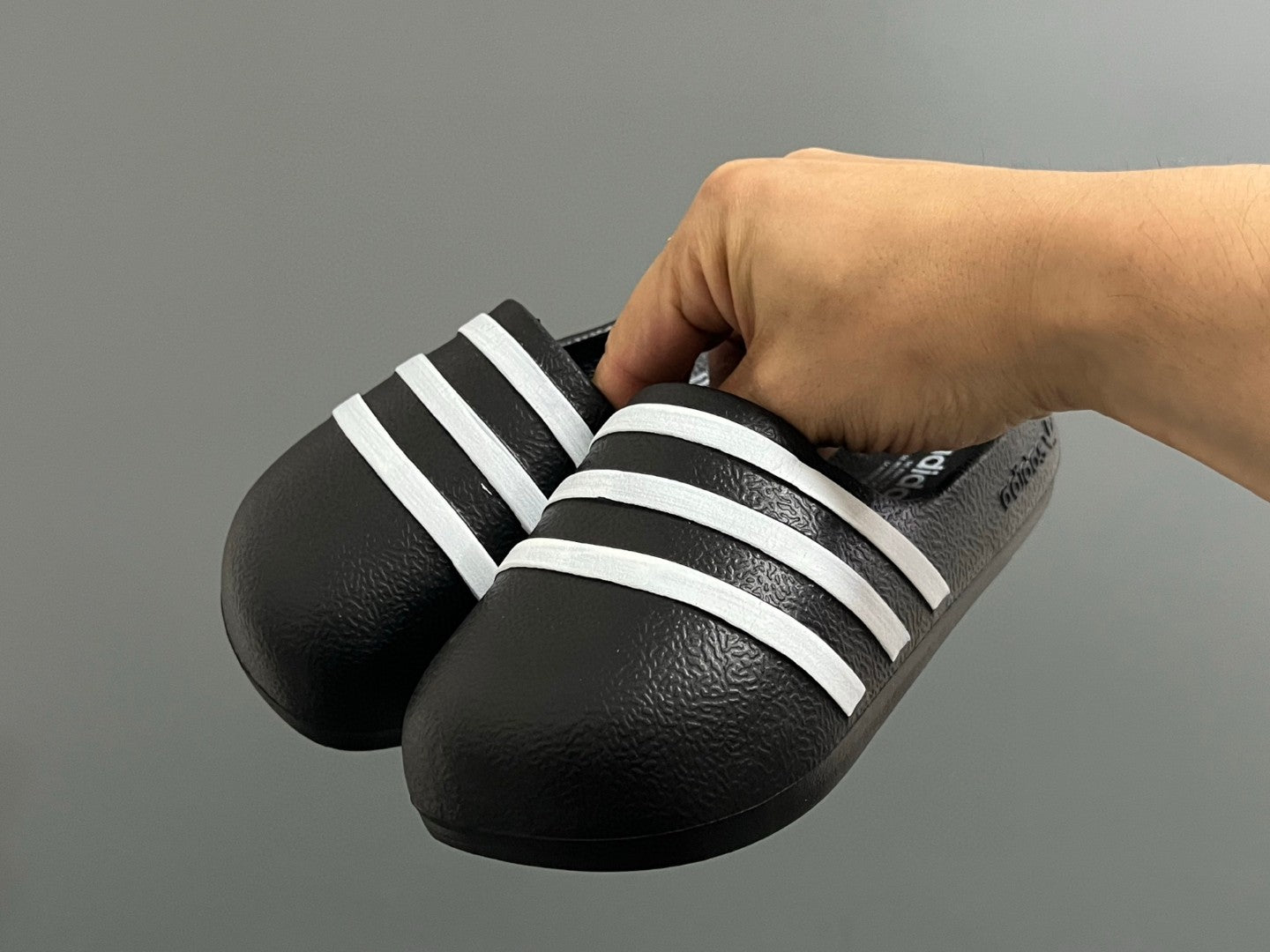 A's new style children's slippers with closed toe cap" black"