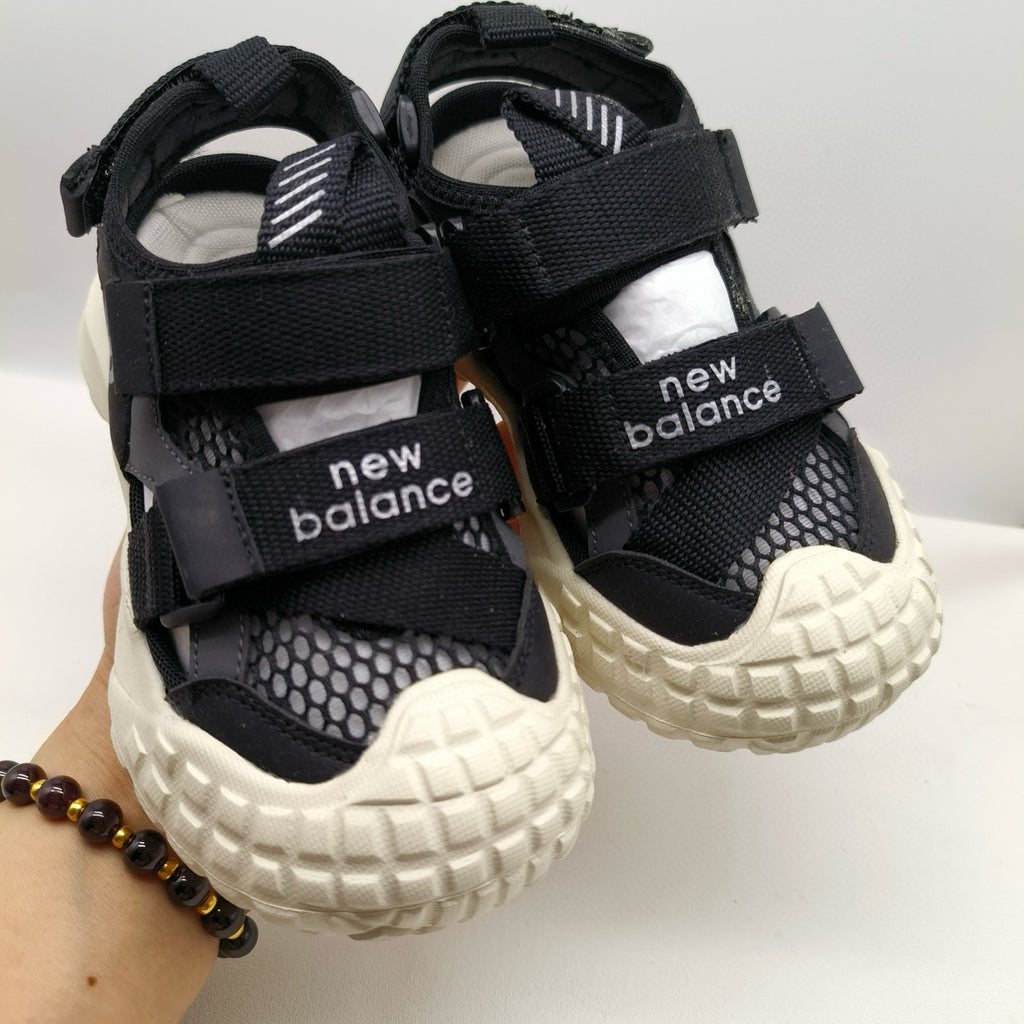 closed toe sandals" Black"