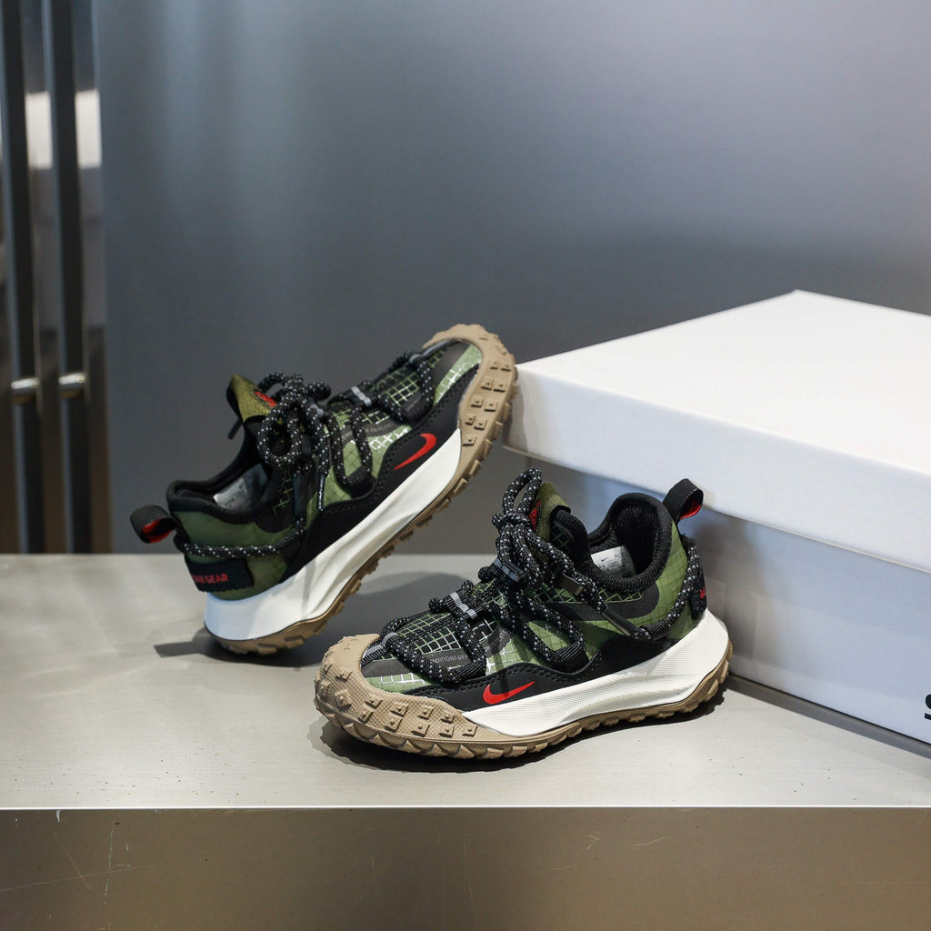 Nike ACG tire-soled hiking shoes