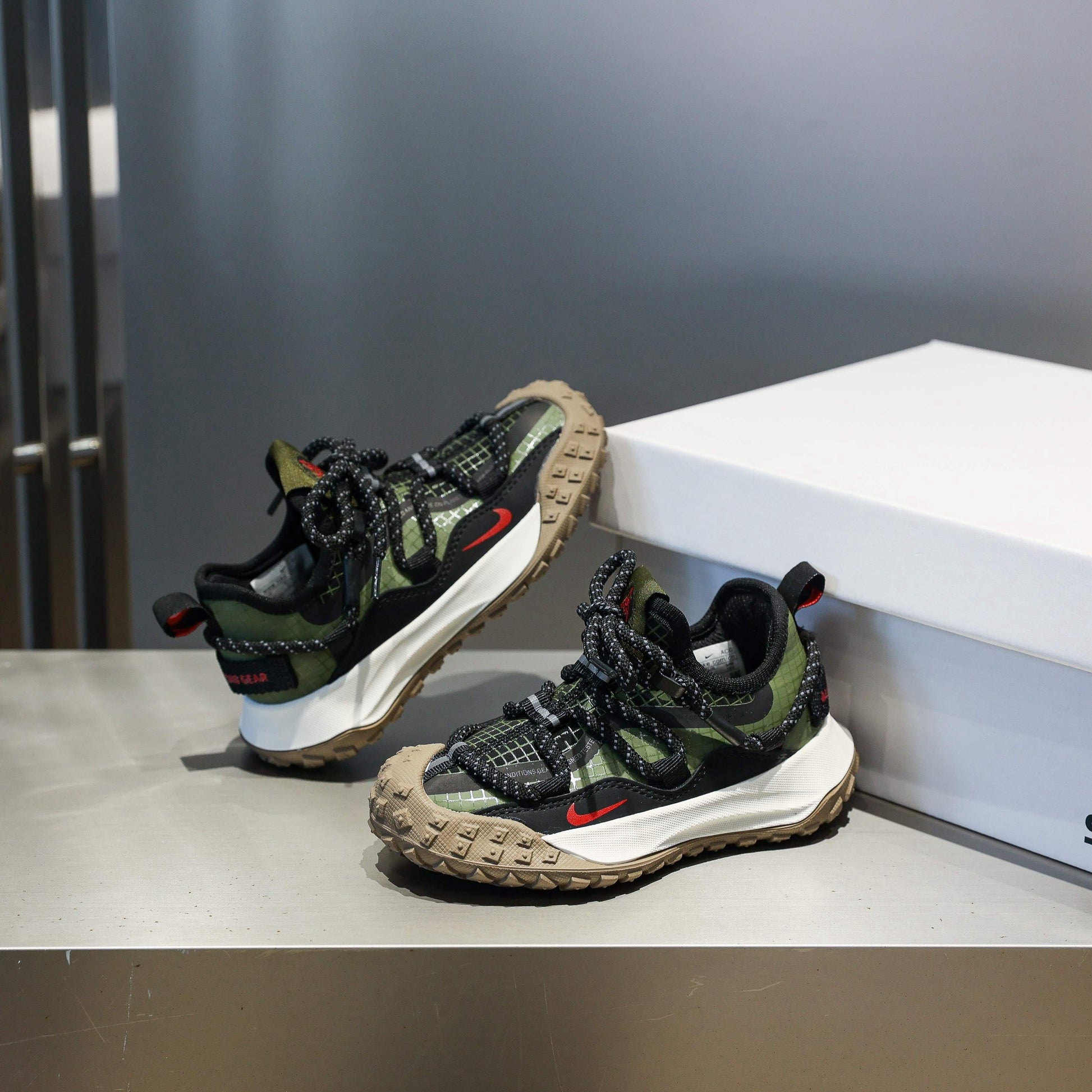 Nike ACG tire-soled hiking shoes