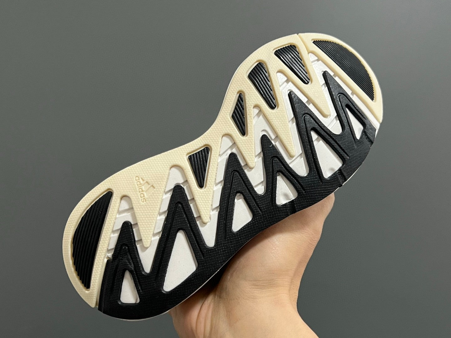 A's new children's shoelace buckle swing sports shoes" white, black"