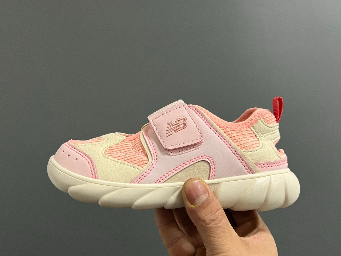 NB new 920 Mary Jane mesh stitching Velcro children's sandals" pink and light beige"