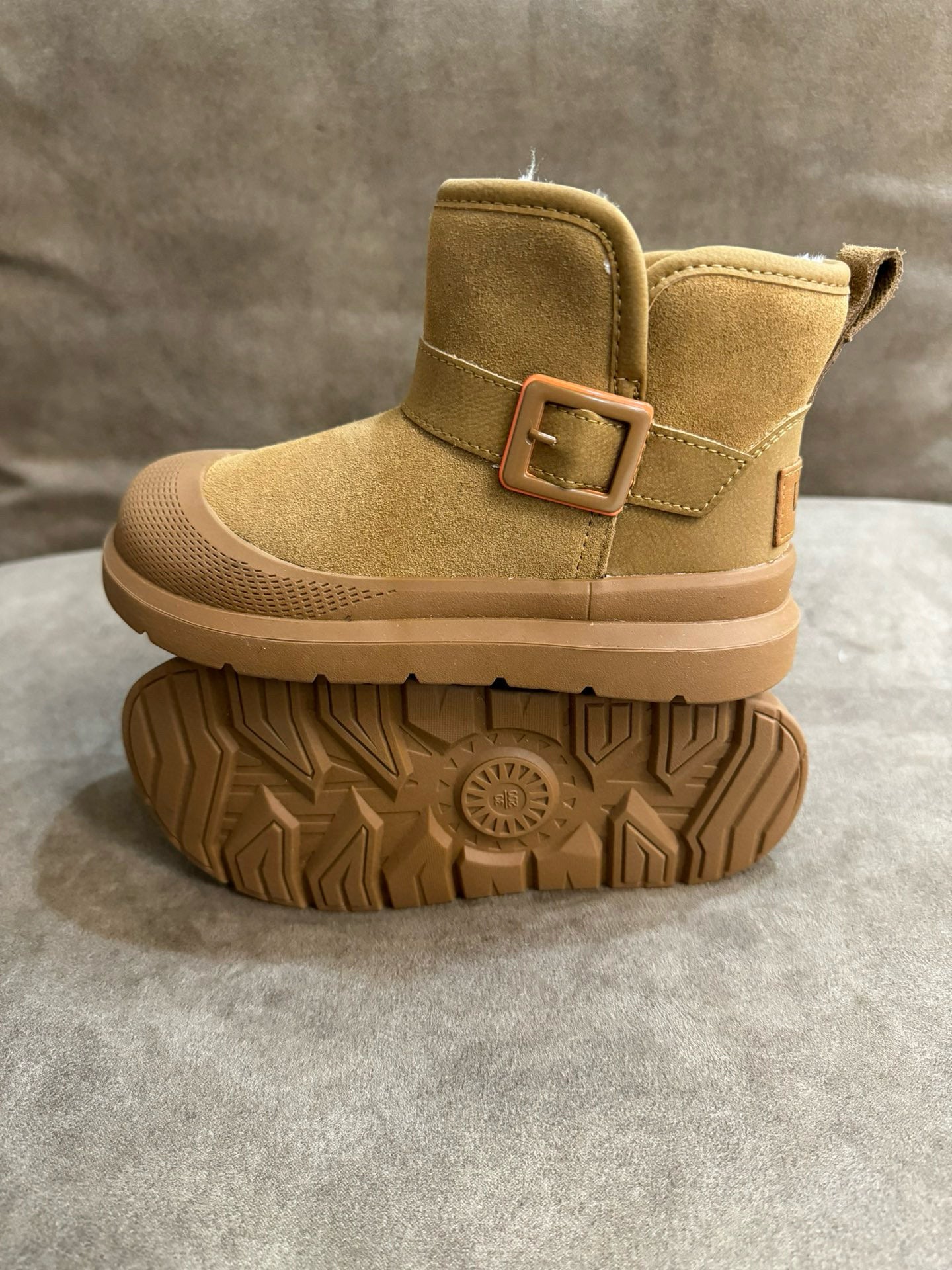 U-GG leather buckle mid-cut" brown"