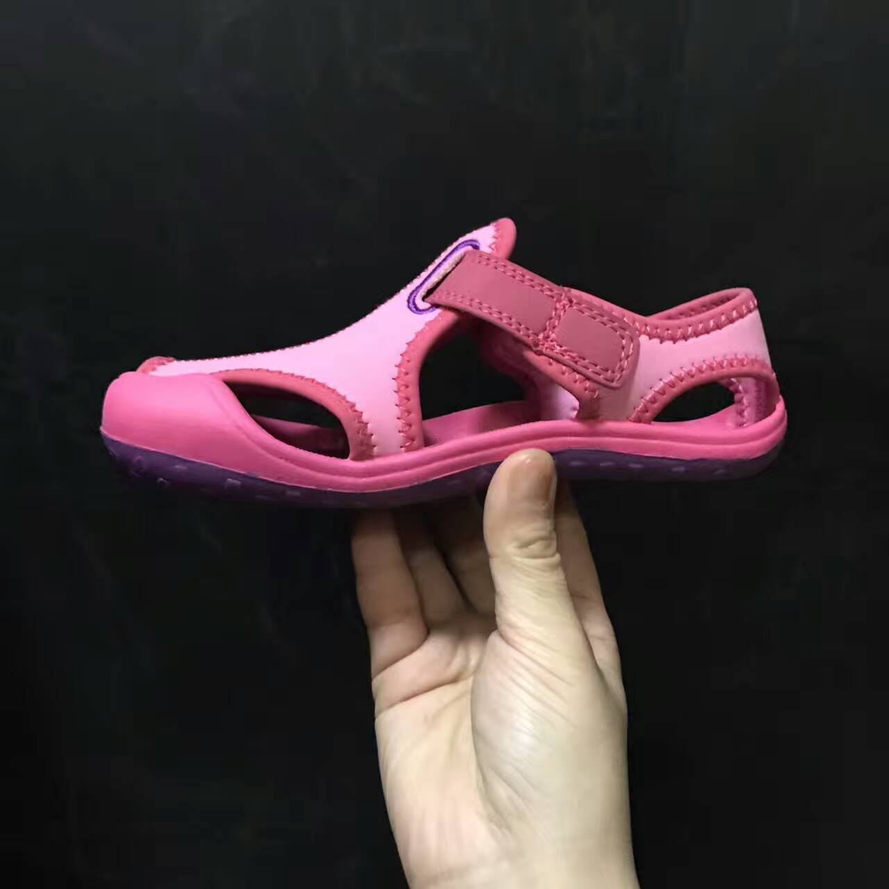 Nike children's closed toe sandals " pink"