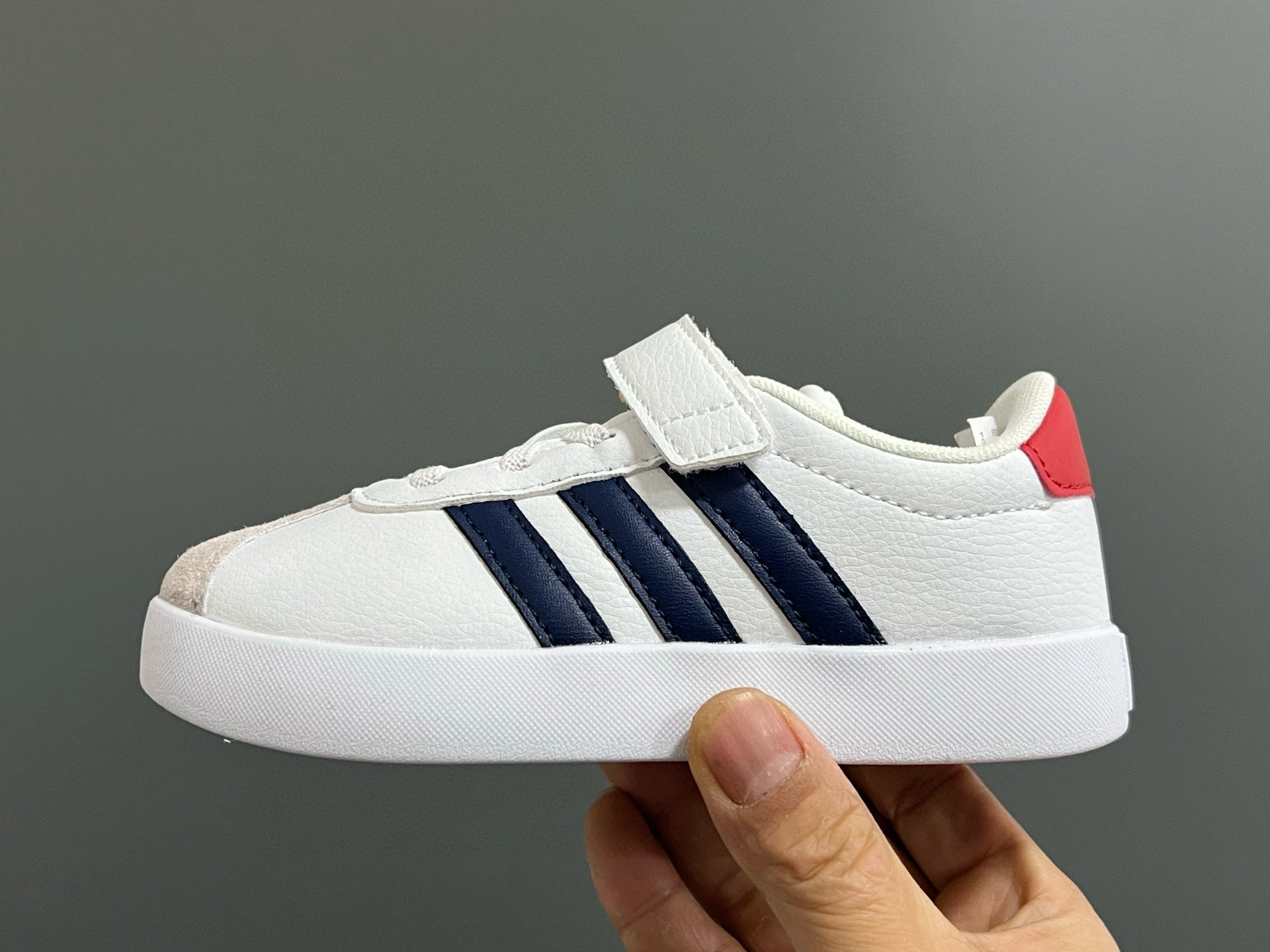 Adidas tennis shoes" white, Navy"