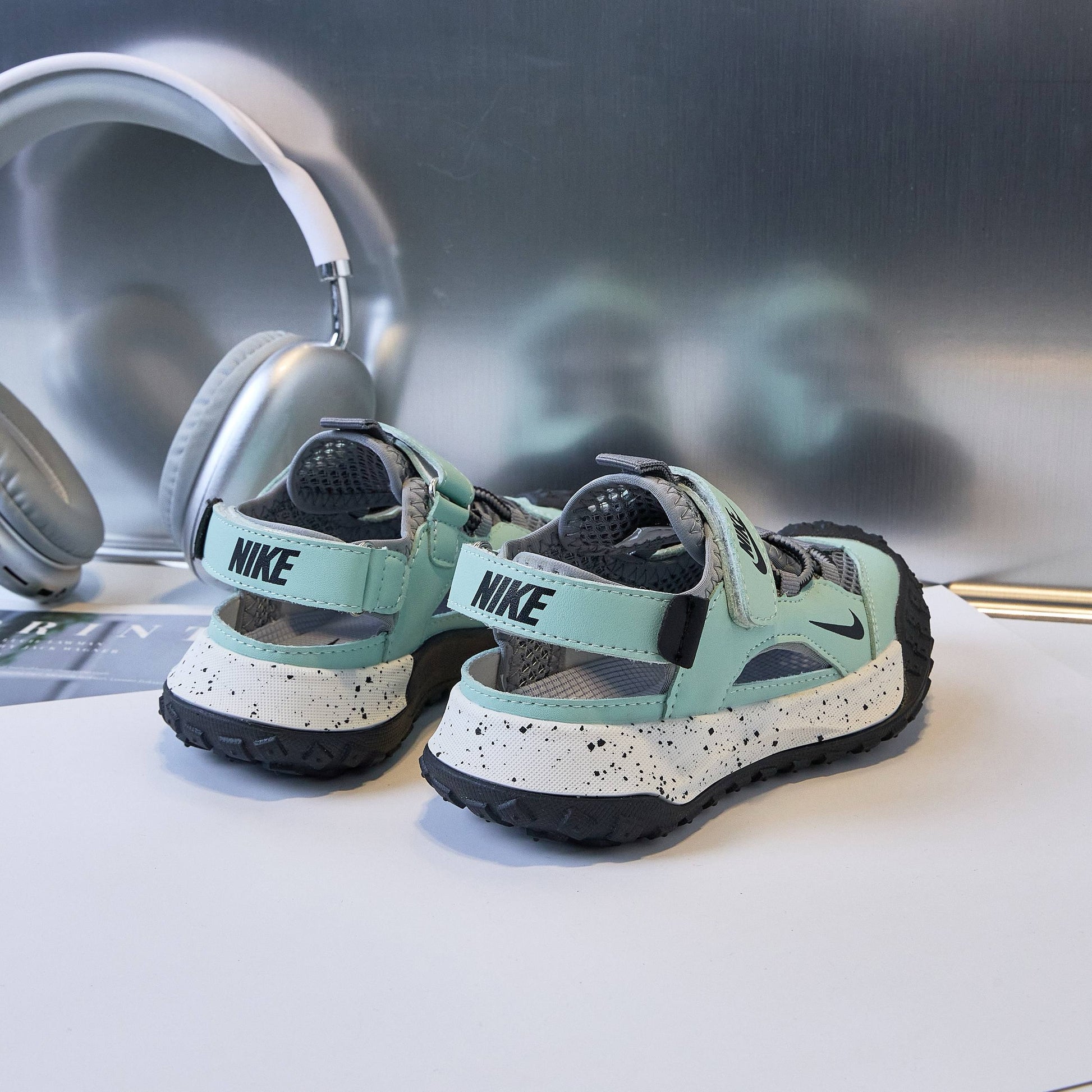 Nike tire bottom Velcro sandals" mint green, gray"{
