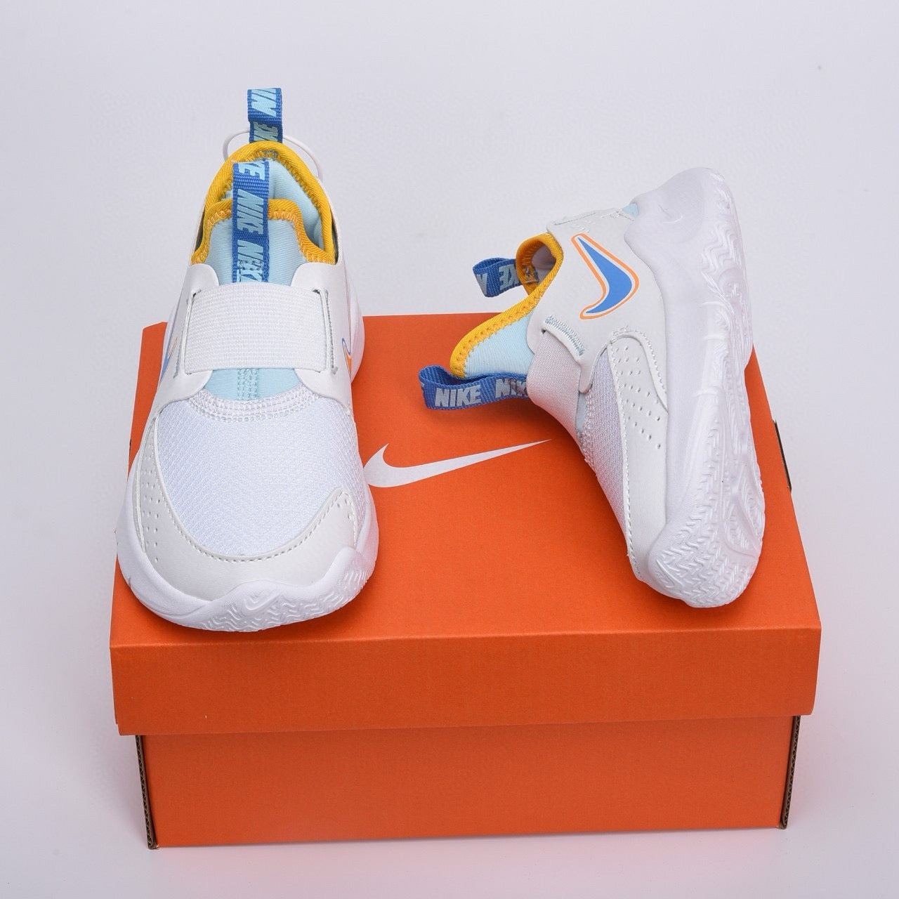 Nike slip-on running shoes"  white, light blue"