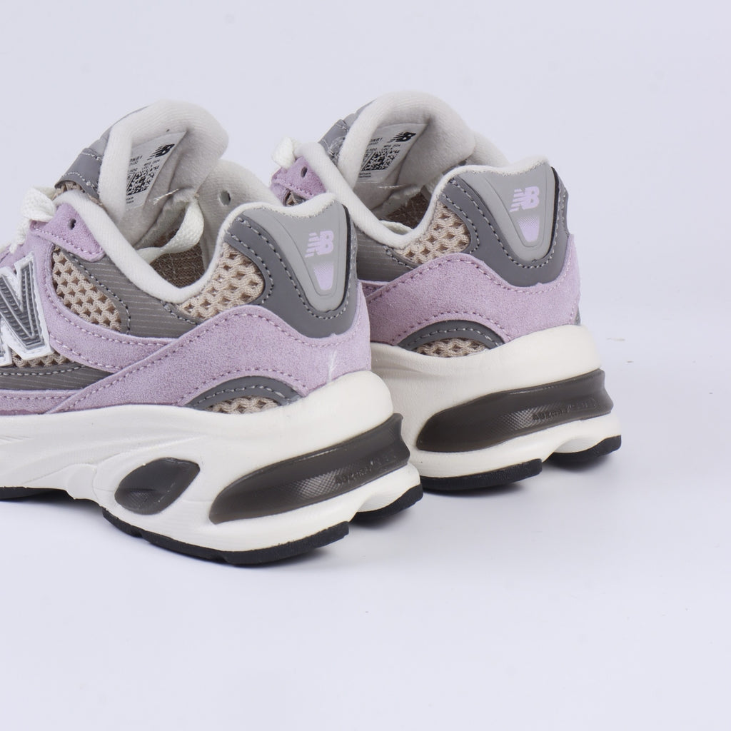 N 2010 children's shoes "A light, pastel lavender black"