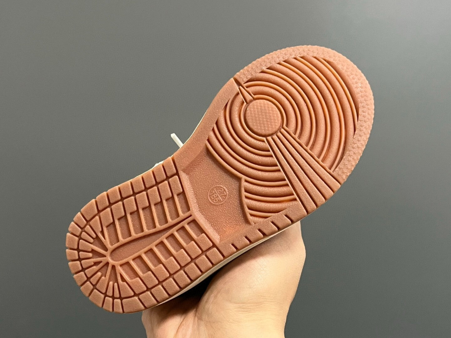 S-shaped low-top co-branded cartoon Velcro