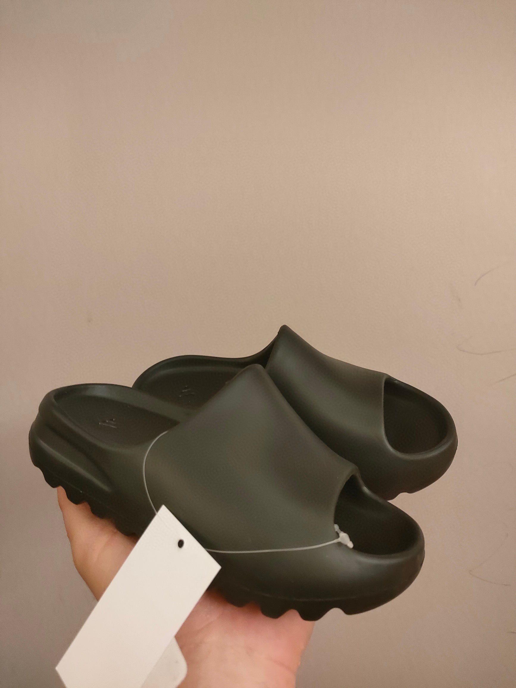 700 Coconut Slippers" black"