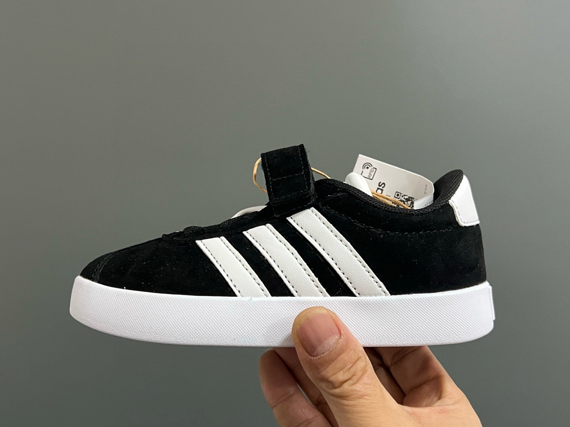 Adidas tennis shoes" black"