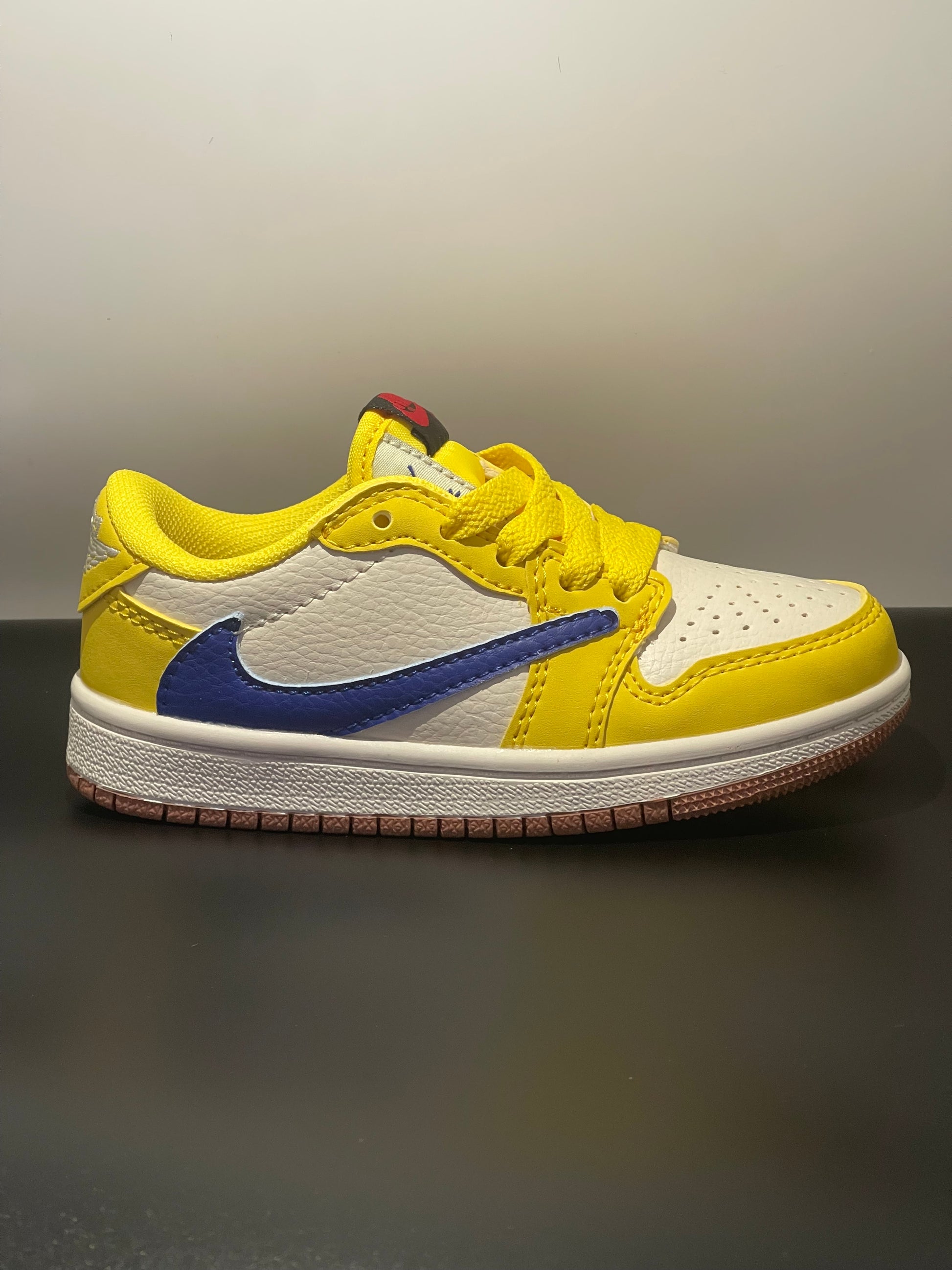 Jordan low-top reverse hook black warrior" white, yellow"