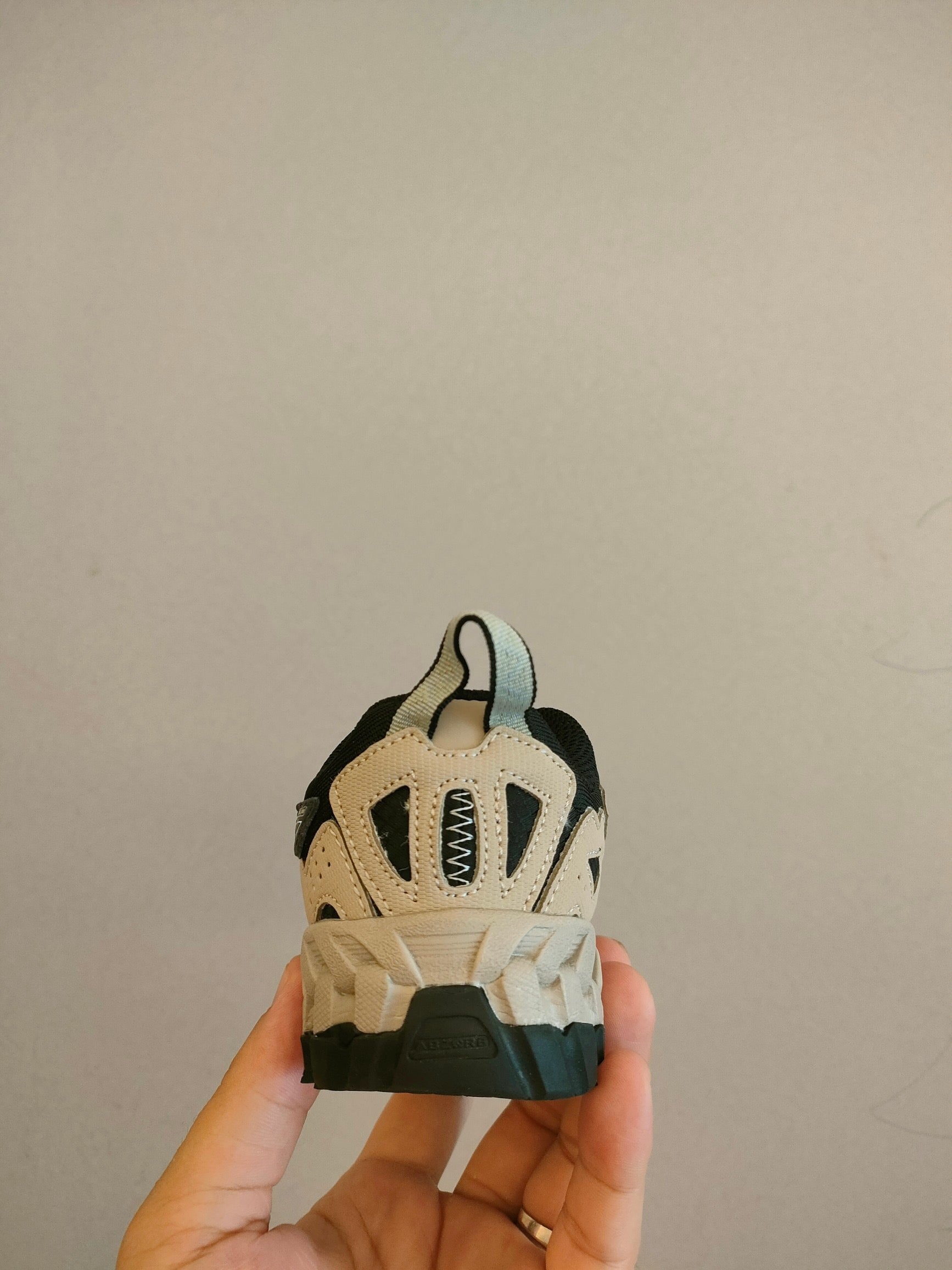 NB610 children's outdoor shoes" beige"