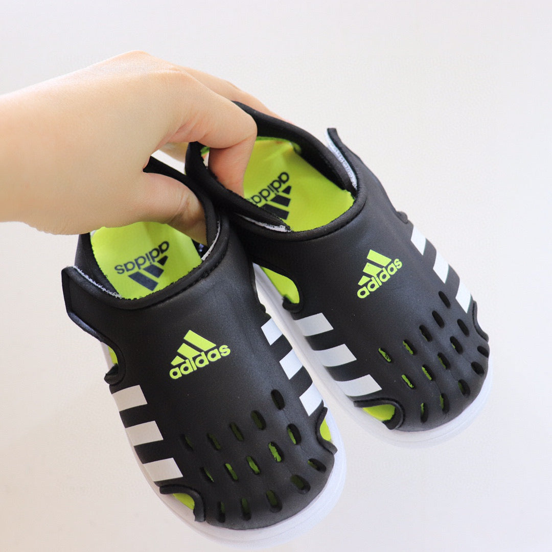 Adidas Seahorse III hole shoes" black"